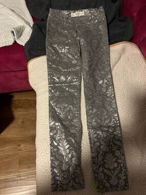 New with tags Metallic Damask Print Skinny Pants